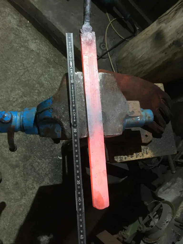 couteau acier fer forgé damas valais
