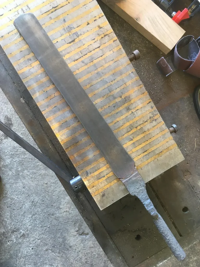 couteau a pain forgé valais