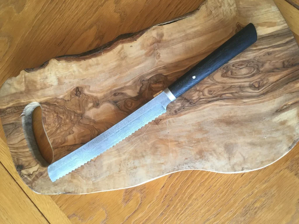 couteau à pain forgé valais