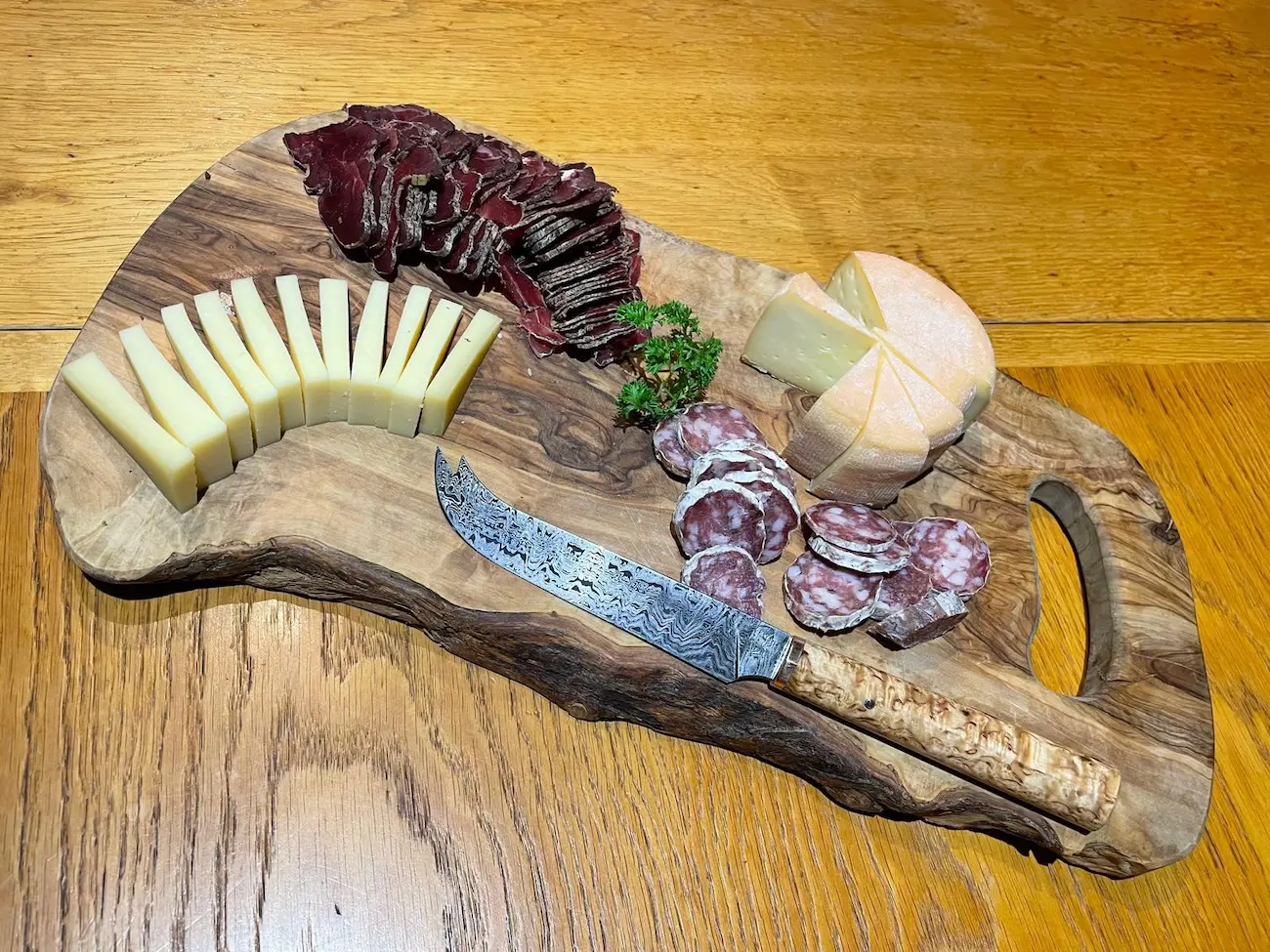 couteau a fromage artisanal fer forgé damas